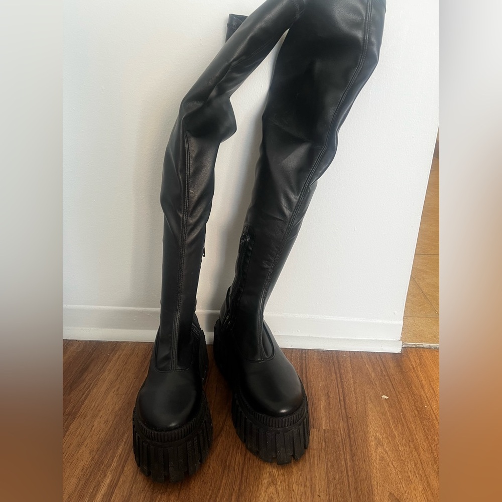 L'INTERVALLE Sleek Black Over the Knee Boots